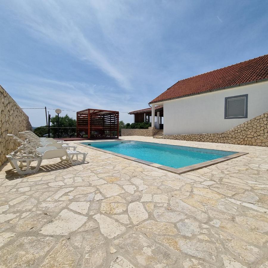 Holiday House Da & Do Pakostane Exterior photo